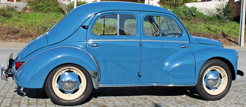 Renault 4CV